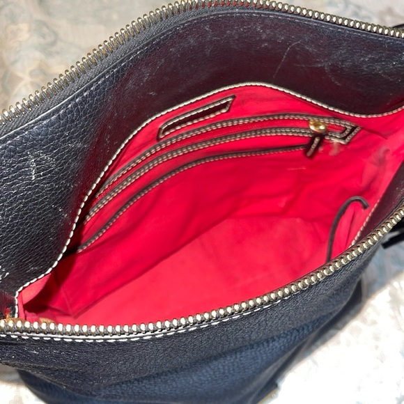 A black Dooney and Bourke ladies purse. - Picture 6 of 16